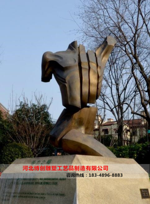 ���е���